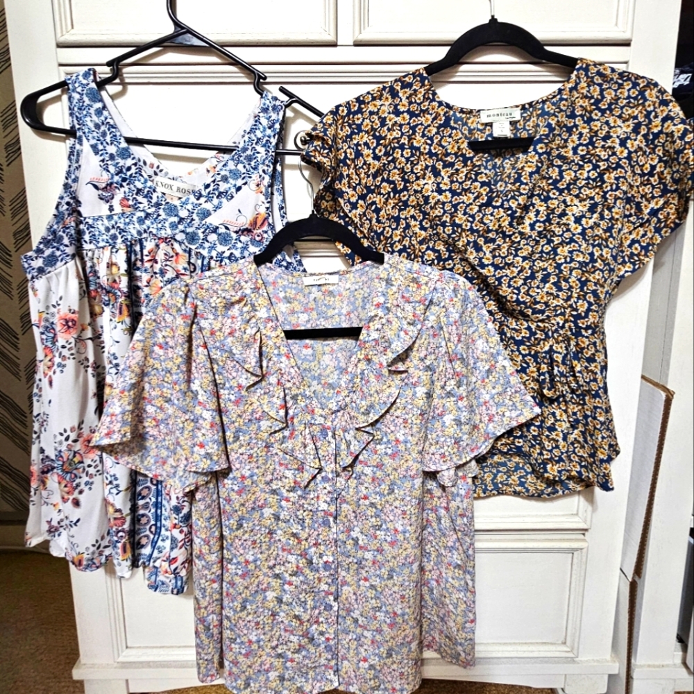 Floral Print Women's Tops Lot Of 3 Tops Size Small